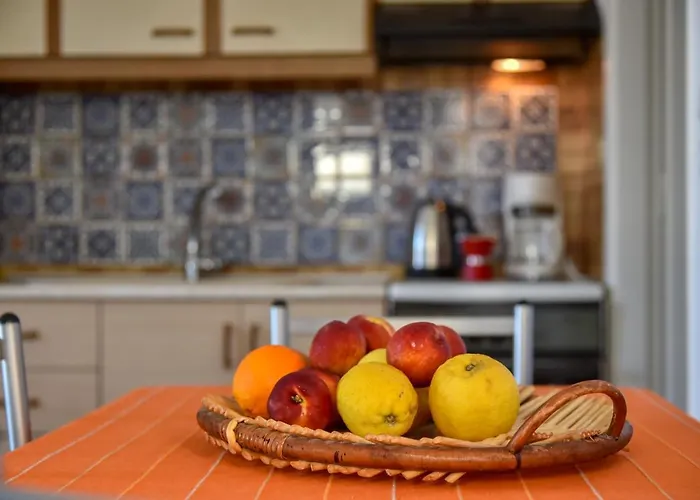 Mariza's Beachfront With Swimming Pool Appartamento