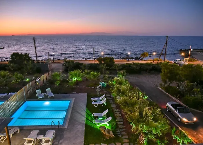 Mariza's Beachfront With Swimming Pool Appartamento *