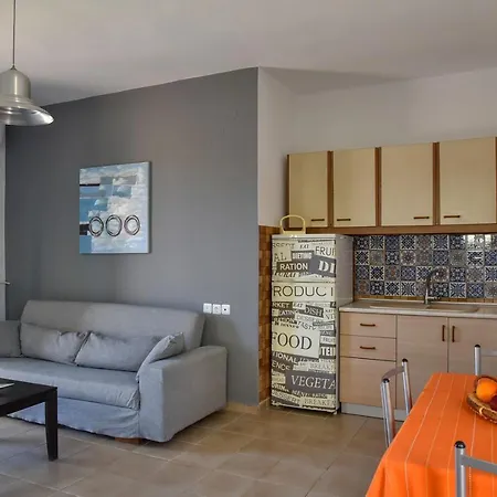 Mariza's Beachfront With Swimming Pool Hersónissos