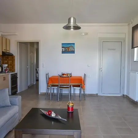 Mariza's Beachfront With Swimming Pool Daire