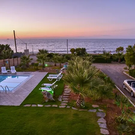 Daire Mariza's Beachfront With Swimming Pool