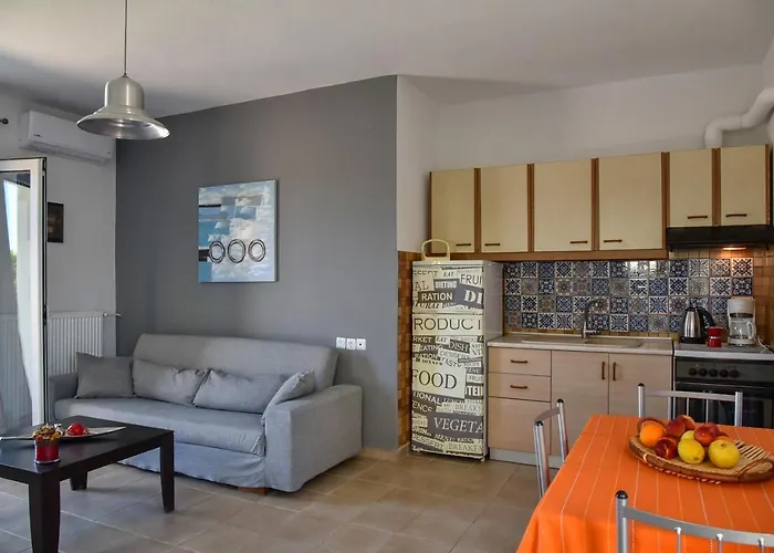 Mariza's Beachfront With Swimming Pool Херсониссос