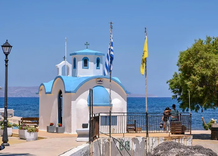 Mariza's Beachfront With Swimming Pool *