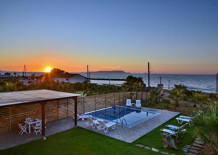 Mariza's Beachfront With Swimming Pool Херсониссос