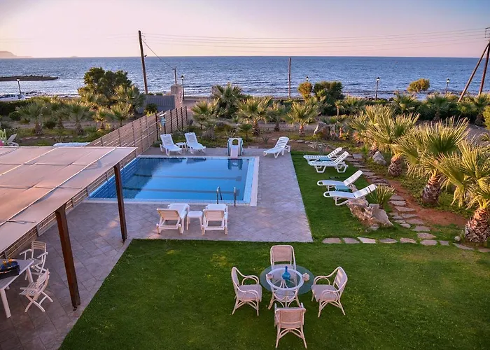 Mariza's Beachfront With Swimming Pool *