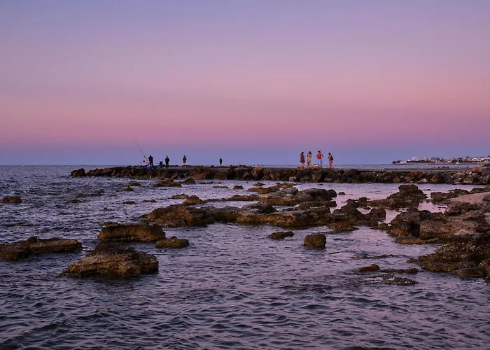 Mariza's Beachfront With Swimming Pool Appartement *