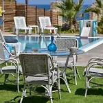 Mariza's Beachfront With Swimming Pool خيرسونِسوس