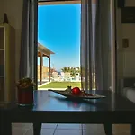شقة Mariza's Beachfront With Swimming Pool خيرسونِسوس