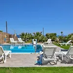 Mariza's Beachfront With Swimming Pool * خيرسونِسوس