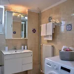 شقة Mariza's Beachfront With Swimming Pool