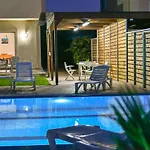 Mariza's Beachfront With Swimming Pool *