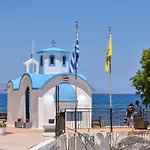 Mariza's Beachfront With Swimming Pool *