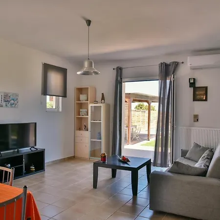 Mariza's Beachfront With Swimming Pool