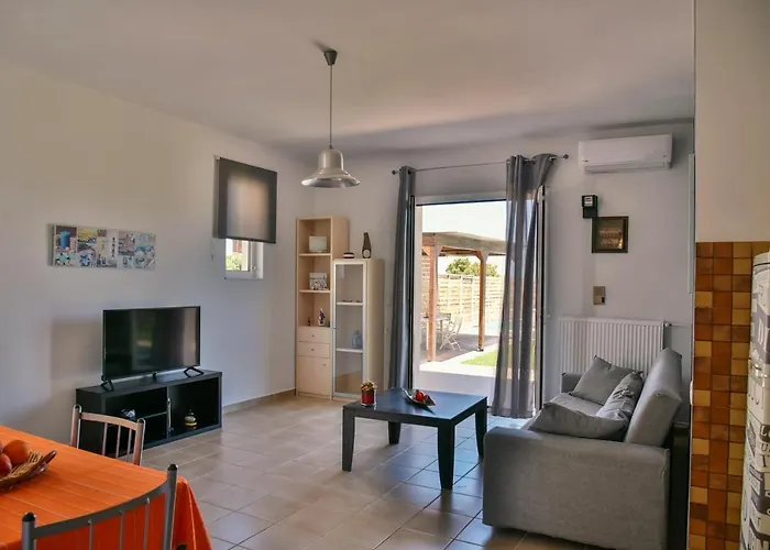 Mariza's Beachfront With Swimming Pool