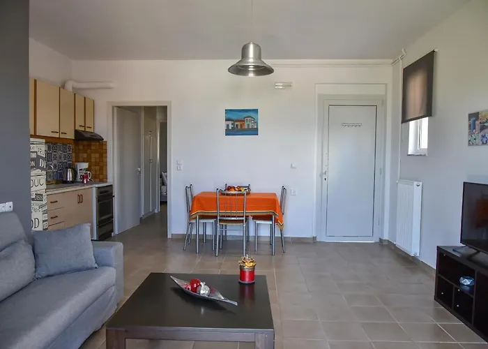 Mariza's Beachfront With Swimming Pool Apartament